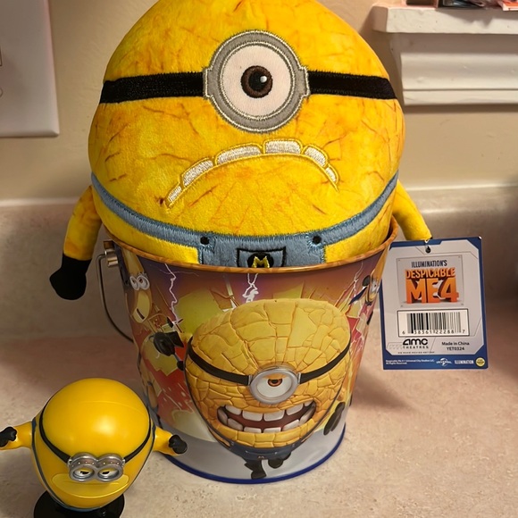 Despicable Me 4  Plush gift set - Picture 1 of 5